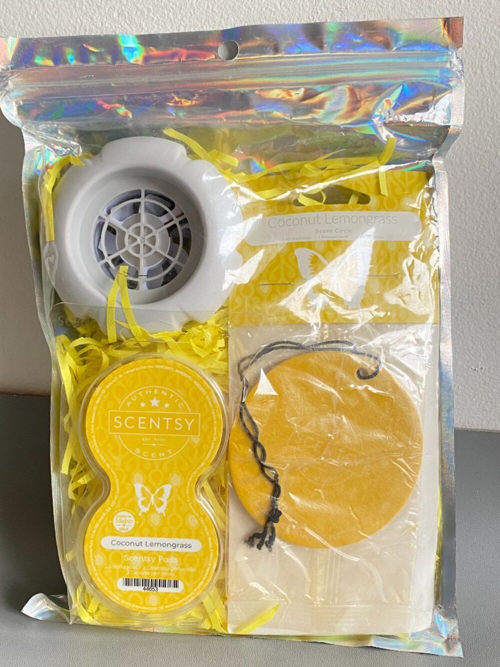 Scentsy New Portable Car Kit Bundle In Coconut Lemon Grass Scent New In Package